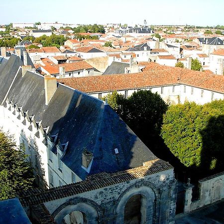 Abbaye Royale Hotell Saint-Jean-dʼAngély Exteriör bild
