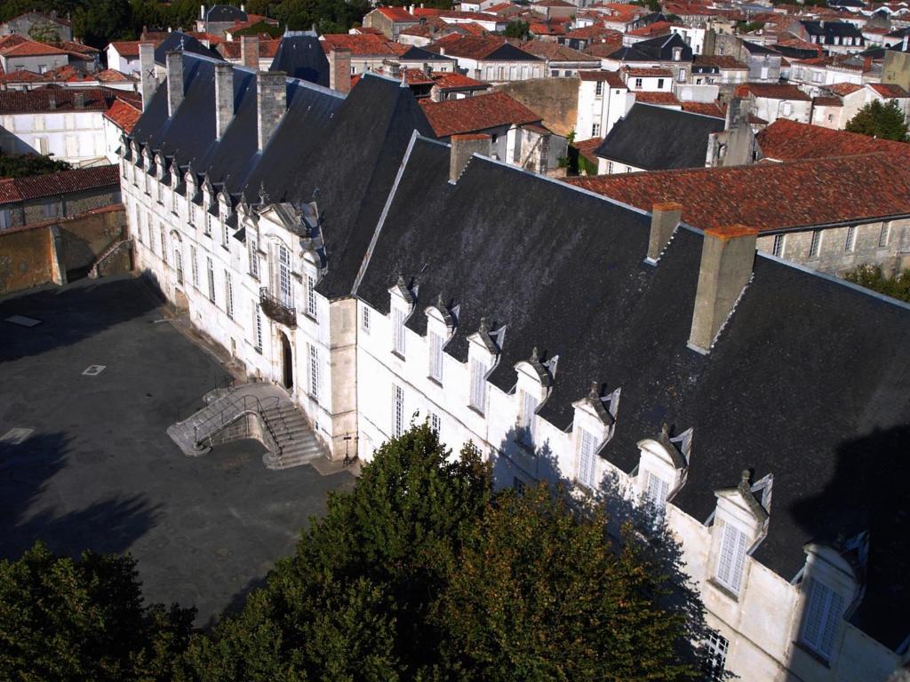 Abbaye Royale Hotell Saint-Jean-dʼAngély Exteriör bild