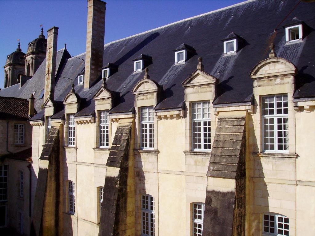 Abbaye Royale Hotell Saint-Jean-dʼAngély Exteriör bild