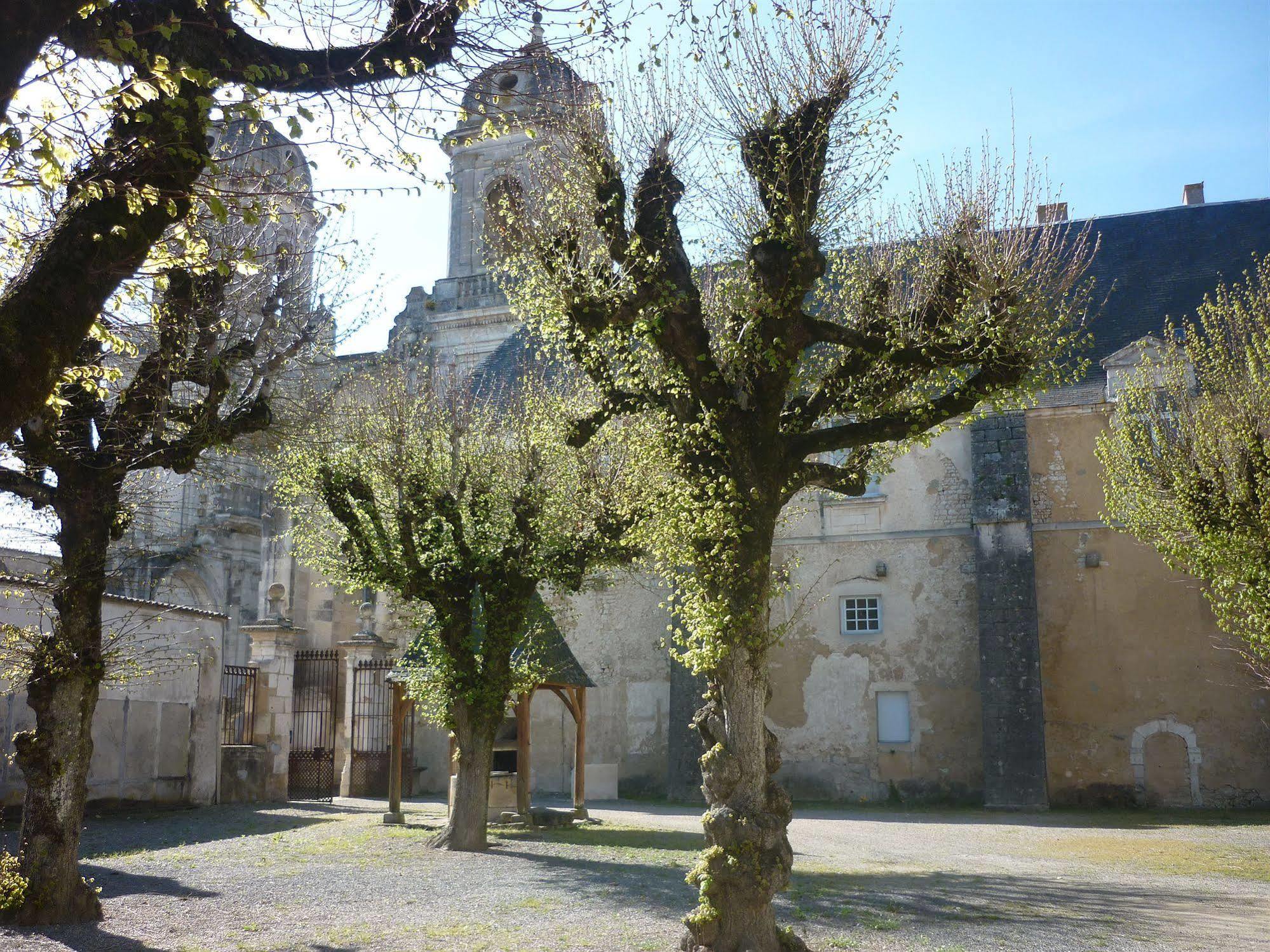 Abbaye Royale Hotell Saint-Jean-dʼAngély Exteriör bild