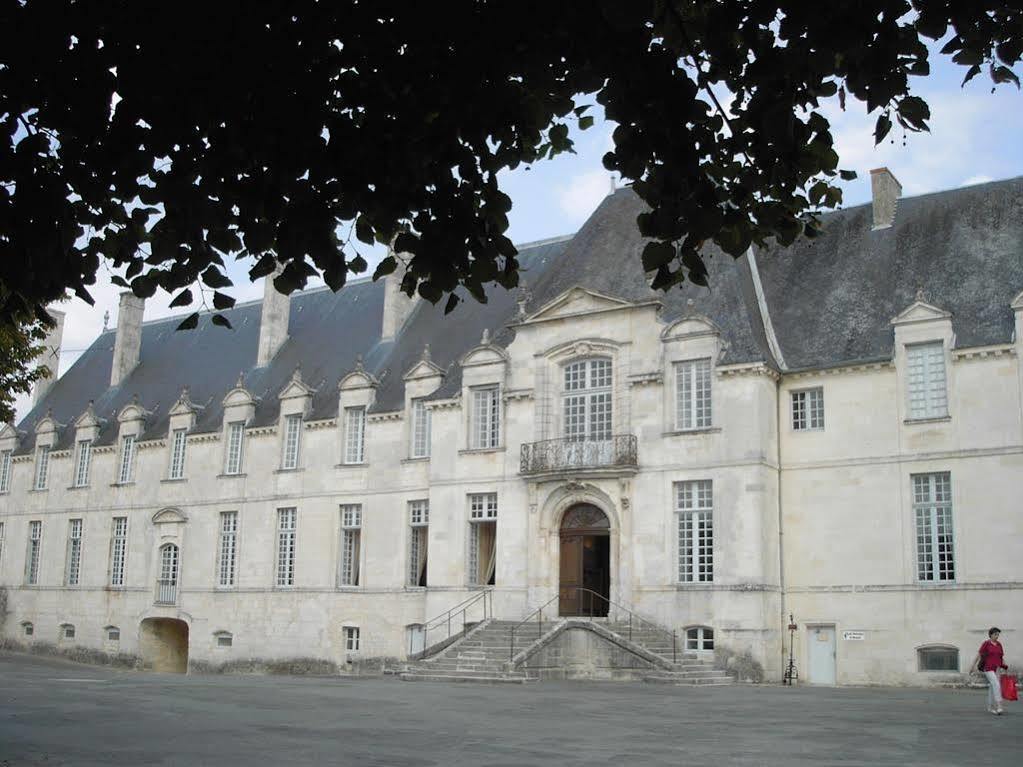 Abbaye Royale Hotell Saint-Jean-dʼAngély Exteriör bild