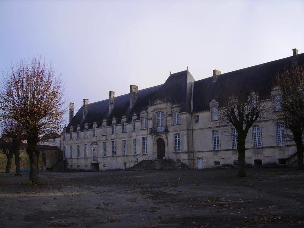 Abbaye Royale Hotell Saint-Jean-dʼAngély Exteriör bild