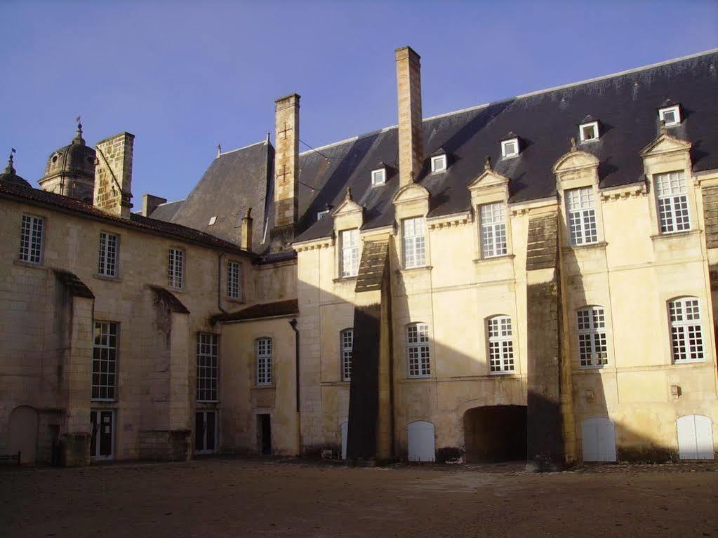 Abbaye Royale Hotell Saint-Jean-dʼAngély Exteriör bild